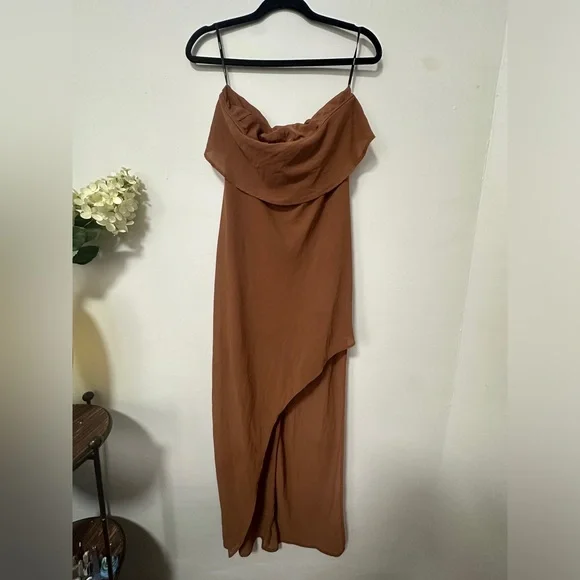 Elegant Brown Strapless Dress - Picture 2 of 5
